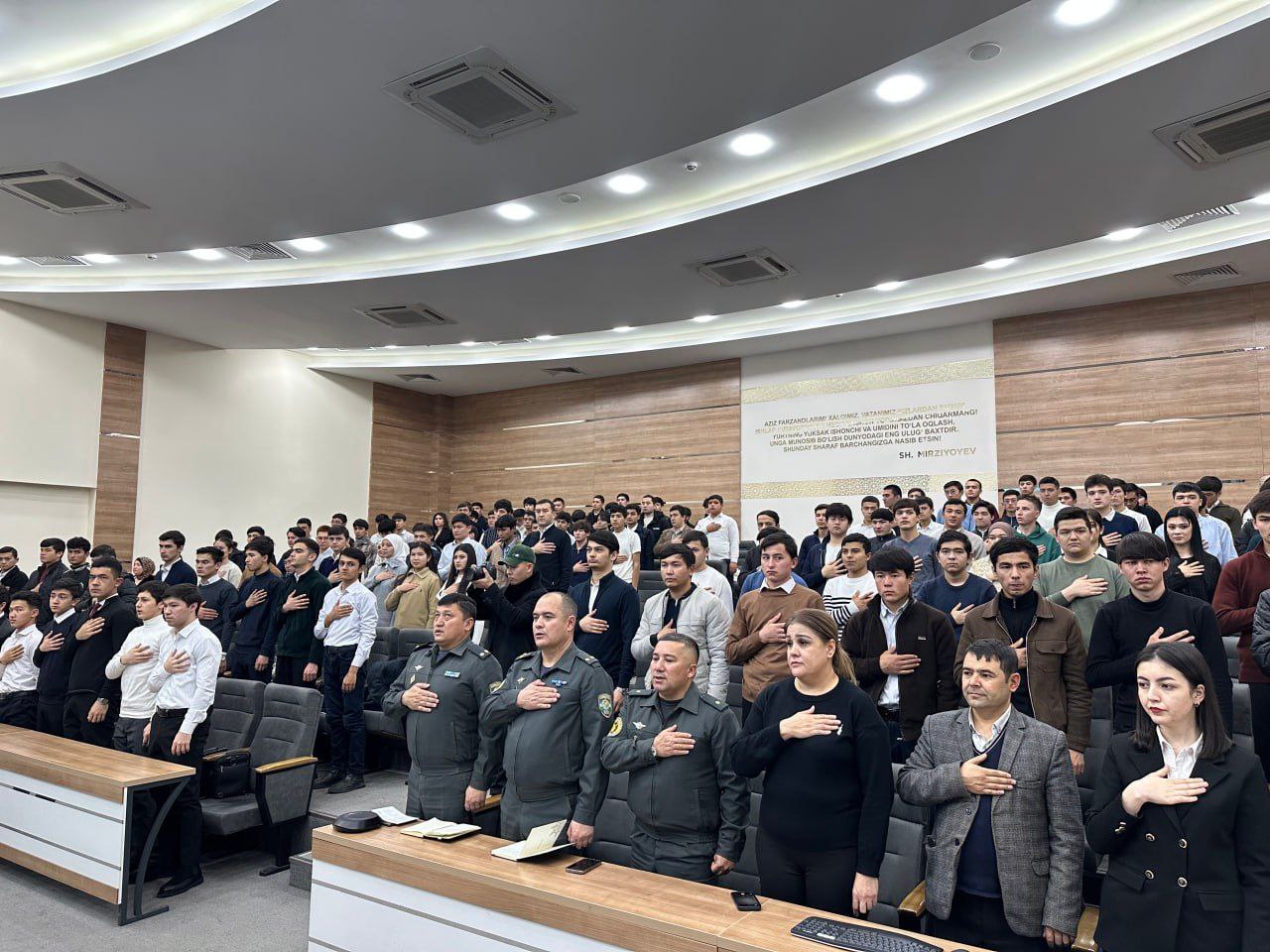 Rahbar va yoshlar uchrashuvi